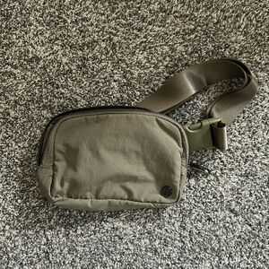 lululemon Everywhere Belt Bag
